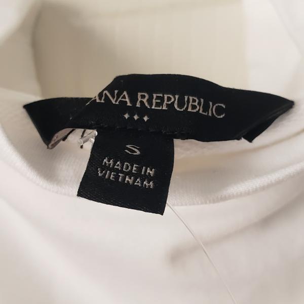 Photo of Banana Republic white shirt size S.