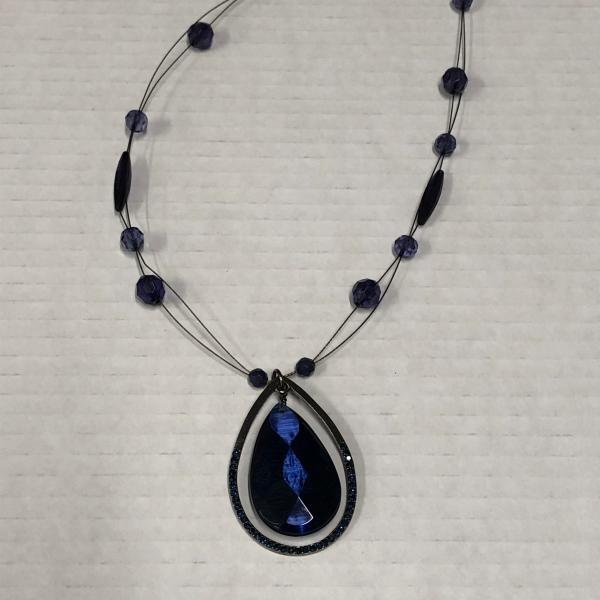 Photo of Dark blue teardrop pendant necklace 
