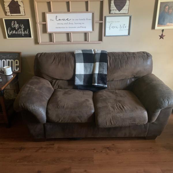 Photo of Couch and loveseat 
