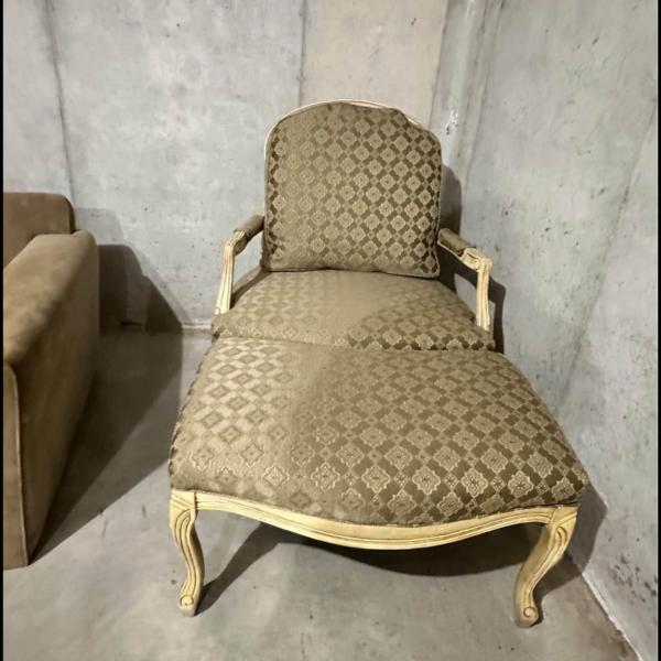 Photo of Antique arm chair 