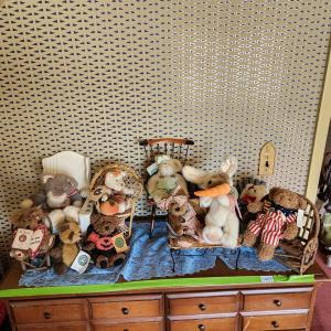 Photo of Large Lot of Plush Animals and Accessories Boyd's Bears    Lot 486