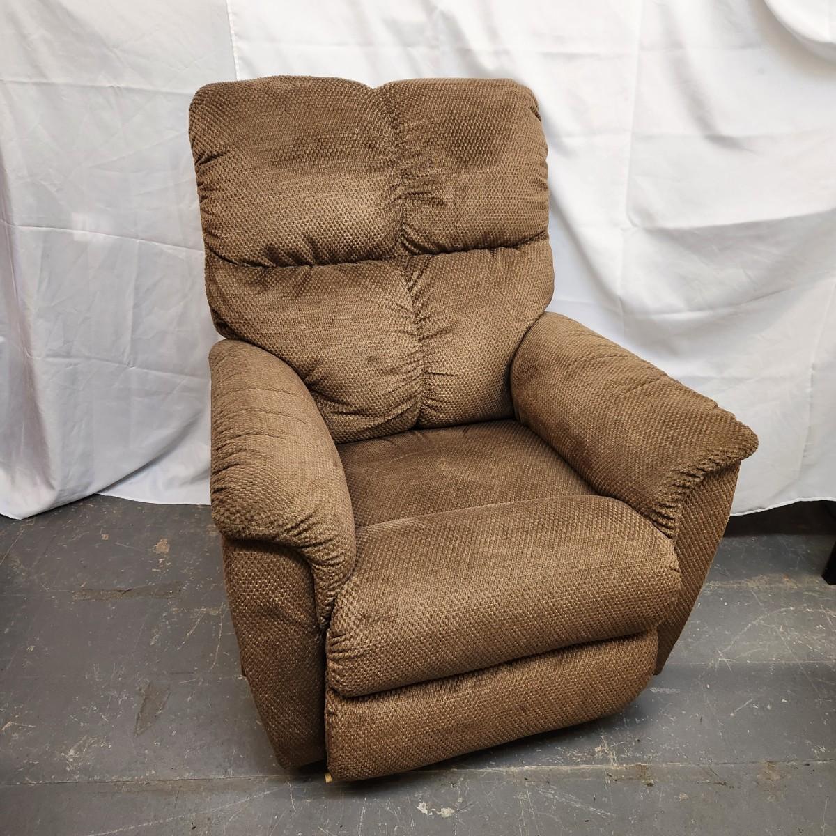 OVERSIZED TAN LAZY BOY ROCKER / RECLINER snaplist