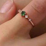 Women's emerald ring sz7 [ new]