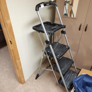 Photo of 3 Step Ladder with tray Cosco