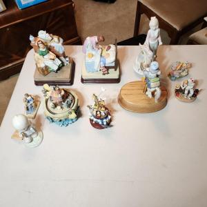 Photo of Lot of Music Boxes and small figurines