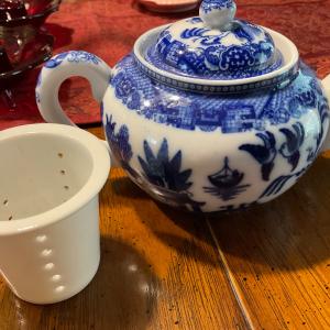 Photo of BLUE WILLOW TEA POT WITH FILTER