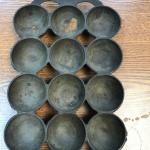 cast iron pan  golf ball / muffin