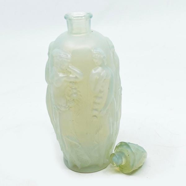 Photo of Antique White Carved Peking Glass Perfume Bottle w/Lid