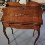 LOT 3:: Vintage Oak Desk/ Project Piece SEE NOTE ABOUT PICKUP