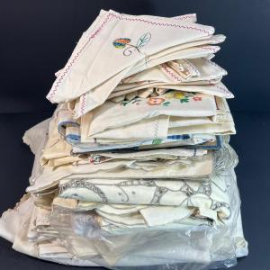 Photo of LOT 51: Vintage Linens