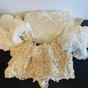 Photo of LOT 52: Vintage Doilies