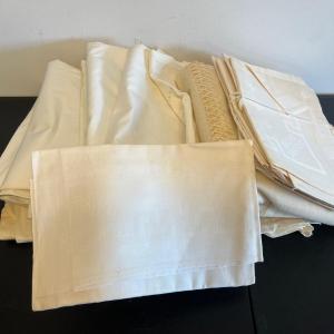 Photo of LOT 53: Vintage Linens Including Napkins From The Bellevue Stratford Hotel