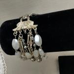 Beautiful Vintage Faux Pearl aurora Borealis Bead Bracelet