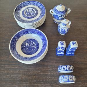 Photo of Blue Willow pattern pieces