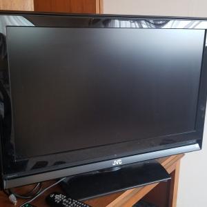 Photo of JVC 32 inch TV w/remote