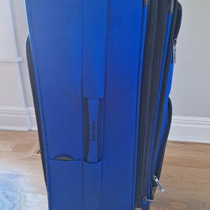 Photo of 2 piece luggage  1 roller and 1 spinner
