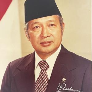 Photo of Indonesian president Sukarno signed photo