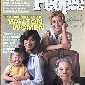 Photo of The Waltons Michael Learned signed People magazine cover