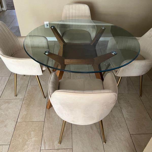 Photo of Dining room table with 4 chairs