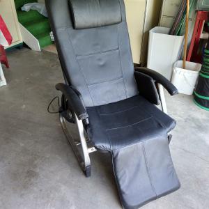 Photo of massaging chair with remote control