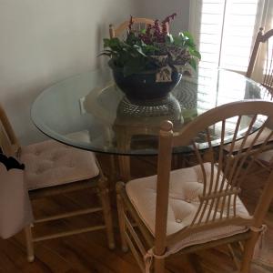Photo of Ethan Allen table and chairs 