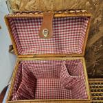 Picnic basket with serve tray
