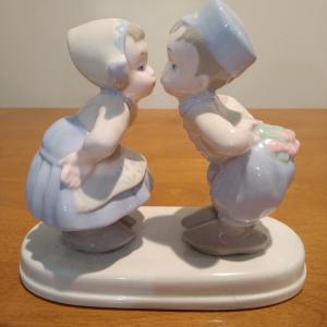 Photo of Ceramic Kissing Couple