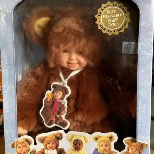 Photo of Anne Geddes     Baby Bear in Box   15 x 10