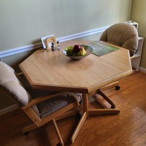 Photo of Breakfast table 2 chairs