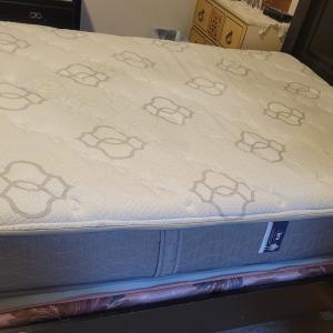 Photo of Queen Size Bed With Mattress and box spring