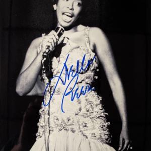 Photo of Touched By An Angel Della Reese Signed Photo