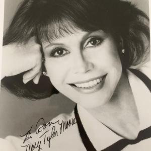 Photo of Mary Tyler Moore signed photo