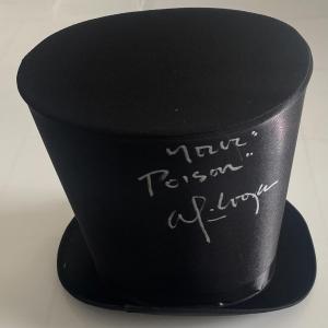 Photo of Alice Cooper signed top hat- Beckett
