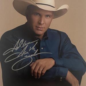 Photo of Country singer Garth Brooks signed photo