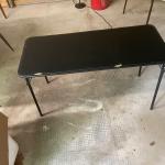 Folding table