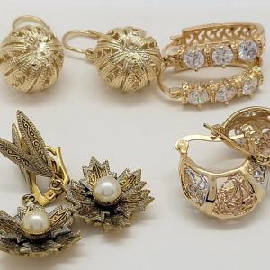 Photo of LOT 44: Costume Jewelry Earrings Lot