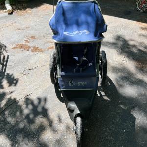 Photo of child's stroller  3 wheels