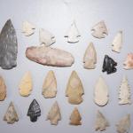 NATIVE AMERICAN POINTS ( ARROWHEADS) GROUP OF 23