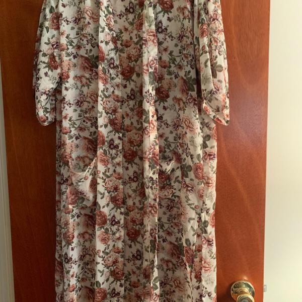 Photo of Forever 21 Long Floral Kimono w/ Pockets, Sz S-M,