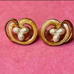 Vintage Avon Swirl Enamel Faux Pearl Earrings Clip On Gold Tone