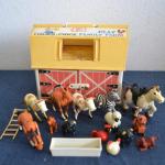 LOT 201` VINTAGE FISHER PRICE FAMILY FARM AND ANIMALS