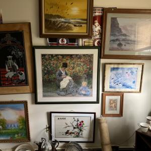 Photo of Old paintings, unique items, vases