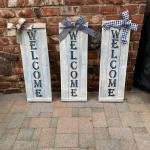 Rustic welcome leaner sign