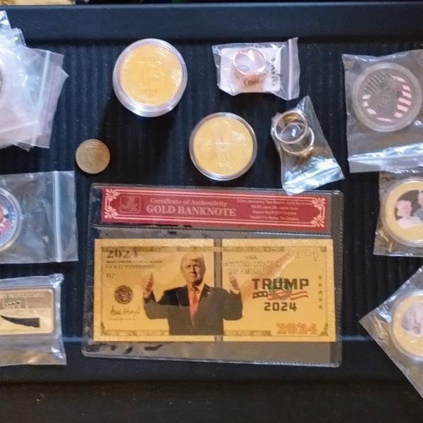 Photo of Trump and Queen collectable coins