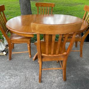 Photo of Dinette table 
