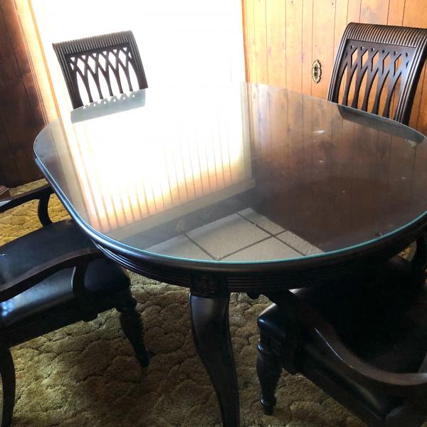 Photo of Bernhardt Furniture Company 5-Piece Dining Room Set 