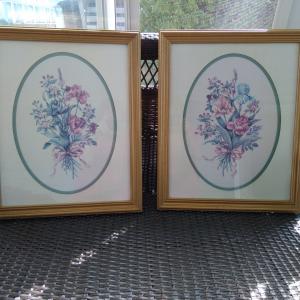 Photo of Set of 2 Floral Design Pictures