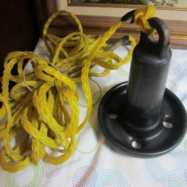 Photo of 9-POUND MJUSHROOM SHAPED BOAT ANCHOR WITH STRONG ROPE