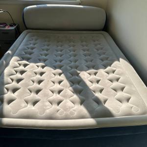 Photo of intex air bed queen size with electric pump