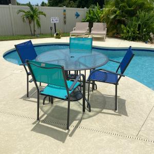 Photo of Patio Set With 4 Chairs and Umbrella with stand